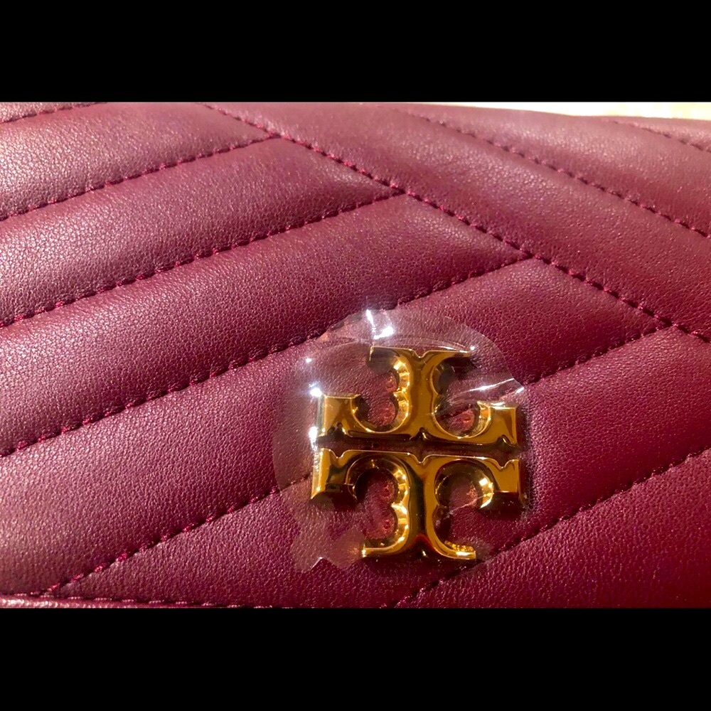 Tory Burch Kira wallet in Imperial Garnet - Picture 8 of 9